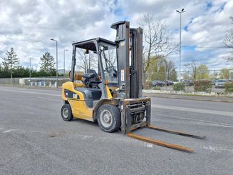 Chariot élévateur frontal 4 roues Caterpillar GP25NTD