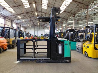 Préparateur de commandes à nacelle élevable Caterpillar NOH10N