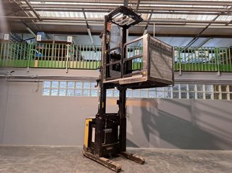 Préparateur de commandes à nacelle élevable Caterpillar NOH10N