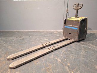 Transpalette porté debout Caterpillar NPV20N2