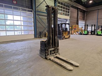 Gerbeur accompagnant Caterpillar NSP16N2