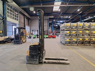 Gerbeur accompagnant Caterpillar NSP16N2