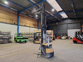 Gerbeur accompagnant Caterpillar NSP16N2