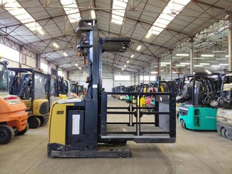 Préparateur de commandes à nacelle élevable Caterpillar NOH10N