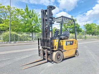 Chariot élévateur frontal 4 roues Caterpillar EP25K-PAC