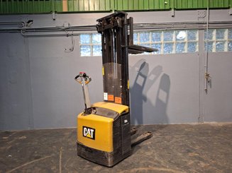 Gerbeur accompagnant Caterpillar NSP16N