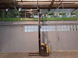 Gerbeur accompagnant Caterpillar NSP16N