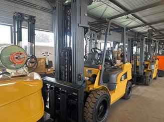 Chariot élévateur frontal 4 roues Caterpillar GP30NTD