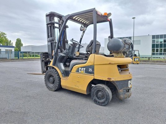 Chariot élévateur frontal 4 roues Caterpillar GP25N - 1