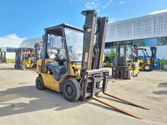 Chariot élévateur frontal 4 roues Caterpillar GP25NT