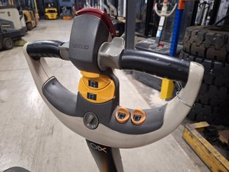 Transpalette accompagnant Crown WP3080