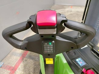 Gerbeur accompagnant Hangcha CDD12-XT1-SI