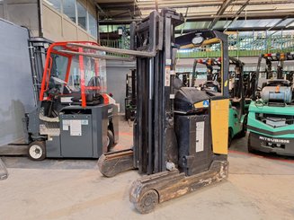 Chariot à mât rétractable Caterpillar NR16N