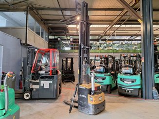 Gerbeur accompagnant Caterpillar NSP16N2 - 15