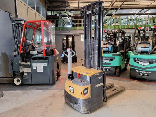 Gerbeur accompagnant Caterpillar NSP16N2 - 1