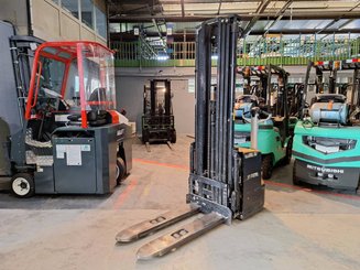 Gerbeur accompagnant Caterpillar NSP16N2 - 3