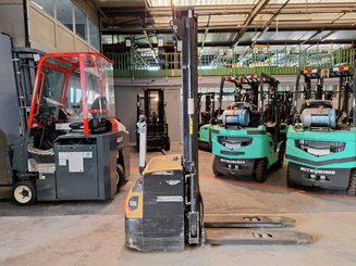 Gerbeur accompagnant Caterpillar NSP16N2 - 4