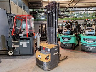 Gerbeur accompagnant Caterpillar NSP16N2 - 9