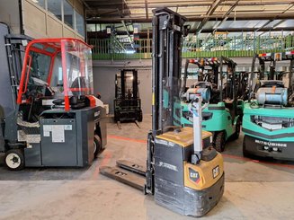 Gerbeur accompagnant Caterpillar NSP16N2 - 1