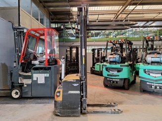 Gerbeur accompagnant Caterpillar NSP16N2 - 10