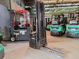 Gerbeur accompagnant Caterpillar NSP16N2 - 2