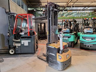 Gerbeur accompagnant Caterpillar NSP16N2 - 8