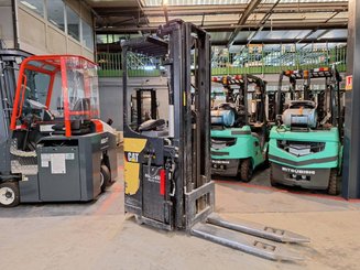 Gerbeur porté debout Caterpillar NSR20N