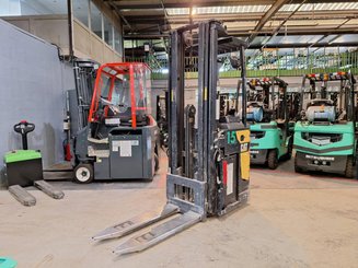 Gerbeur porté debout Caterpillar NSR20N