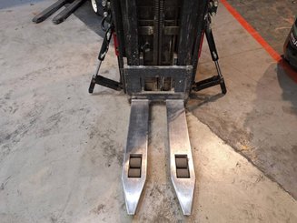 Gerbeur porté debout Caterpillar NSR20N