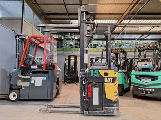 Gerbeur porté debout Caterpillar NSR20N