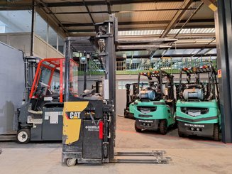 Gerbeur porté debout Caterpillar NSR20N