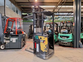 Gerbeur porté debout Caterpillar NSR20N
