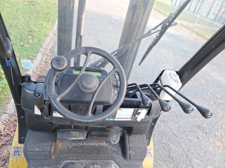 Chariot élévateur frontal 4 roues Yale GLP35VX - 15