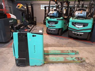 Transpalette accompagnant Yale MP20X