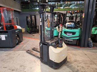Gerbeur accompagnant Crown ESI4000-12