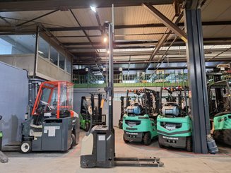Gerbeur accompagnant Crown ESI4000-12