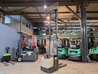 Gerbeur accompagnant Crown ESI4000-12