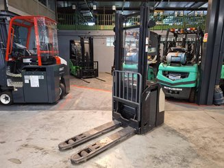 Gerbeur accompagnant Crown ESI4000-12