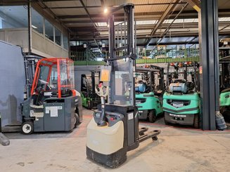 Gerbeur accompagnant Crown ESI4000-12