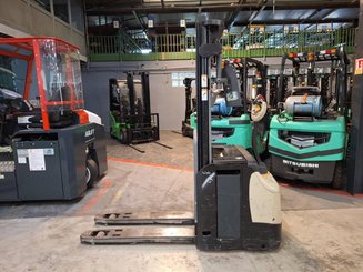Gerbeur accompagnant Crown ESI4000-12