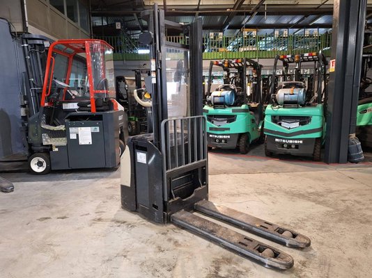 Gerbeur accompagnant Crown ESI4000-12 - 1