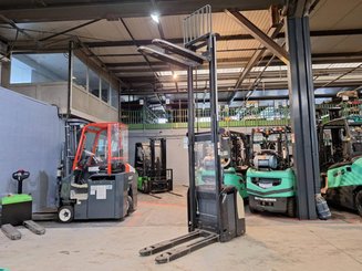 Gerbeur accompagnant Crown ESI4000-12