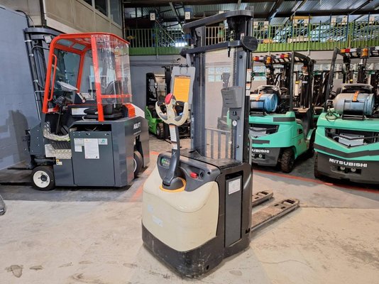 Gerbeur accompagnant Crown ESI4000-12 - 1