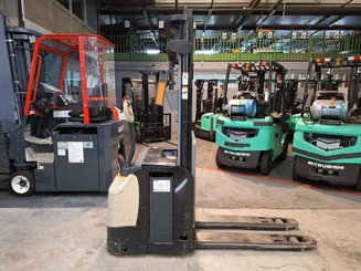 Gerbeur accompagnant Crown ESI4000-12