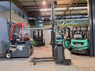Gerbeur accompagnant Crown ESI4000-12