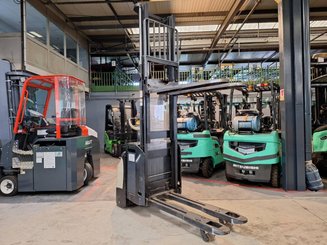 Gerbeur accompagnant Crown ESI4000-12