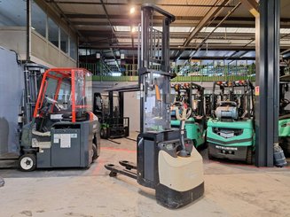 Gerbeur accompagnant Crown ESI4000-12