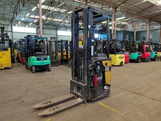 Gerbeur porté debout Caterpillar NSR20N