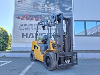 Chariot élévateur frontal 4 roues Caterpillar GP30N