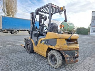 Chariot élévateur frontal 4 roues Caterpillar GP30N